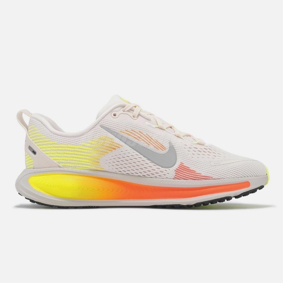 New Nike Vomero 18 'Phantom Hyper Crimson' Women’s Sneaker Size 9.5, 2025 - Picture 3 of 16